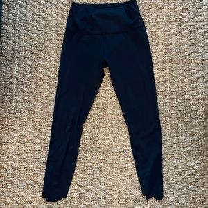 Beyond Yoga Scalloped Leggings - size M